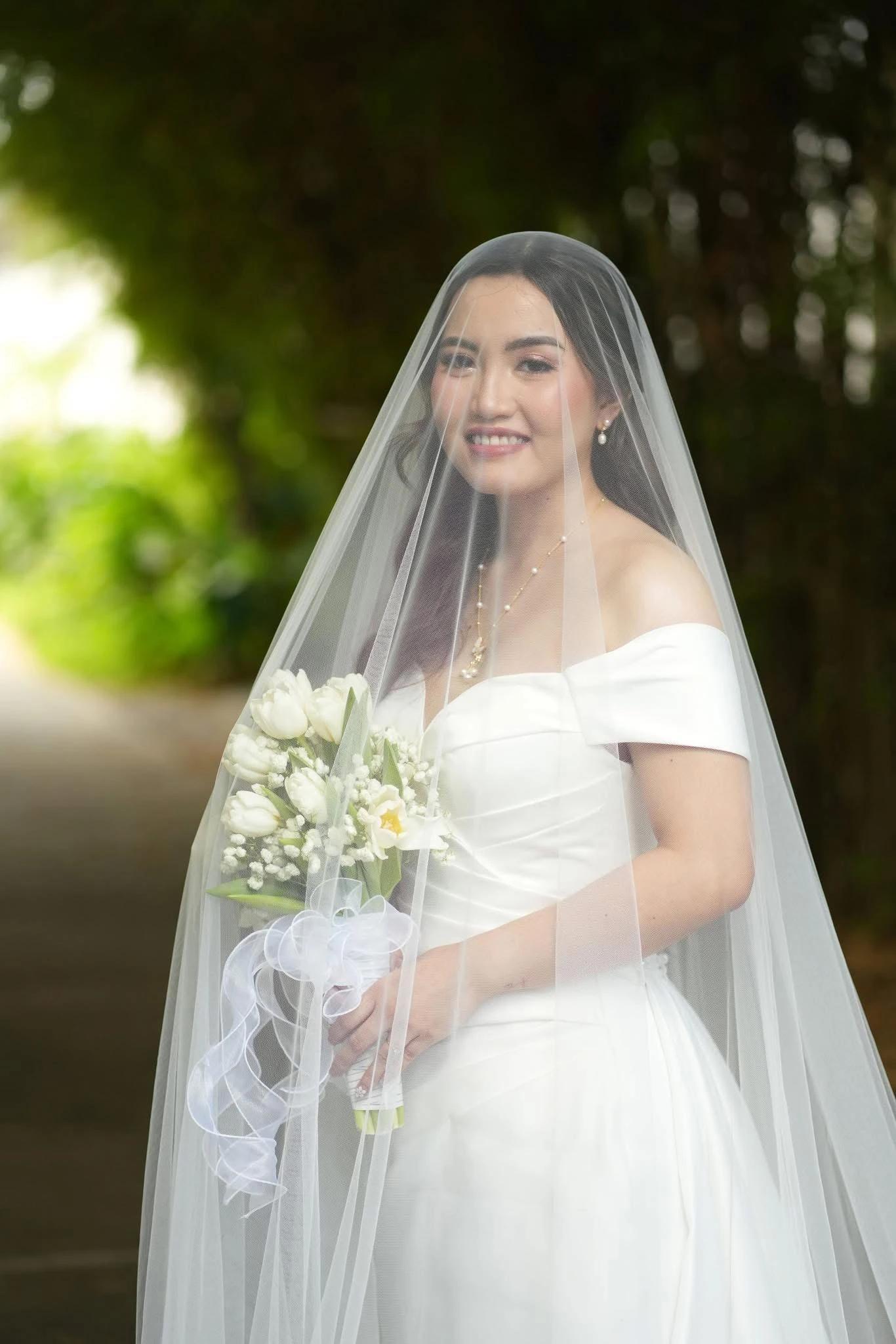 Plain Veil — ready-to-wear bridal piece from the Veils collection by Pinky Lamasan