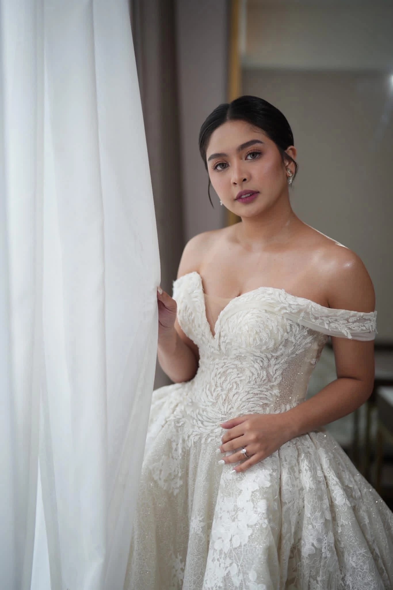 Bride in a Pinky Lamasan bridal gown